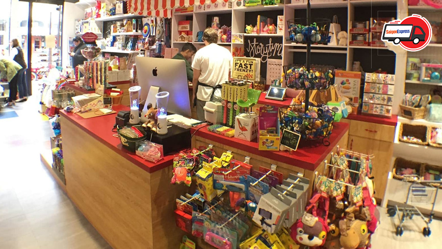 Một cửa hàng đồ chơi bày biện bên Mỹ